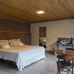 Quarto com cama grande delux